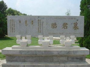3. 昭君墓——古代美女传说+现代游客自拍杆大战