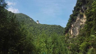 最高峰玉灵山：登顶观景， 心旷神怡