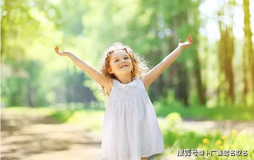 静雯：宁静优雅，  如水温柔