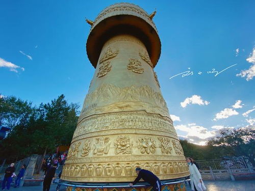 独克宗古城的转经筒