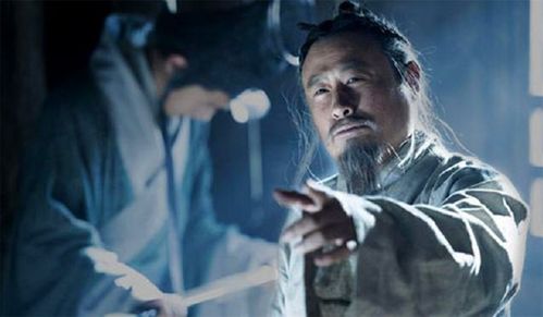 二、 阴风阵阵的夜晚