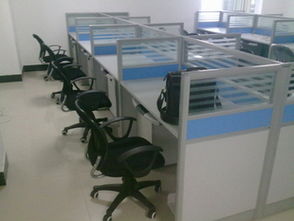 离谱！科学证明桌面越乱工资越高