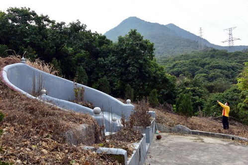 山里坟墓,山里坟墓