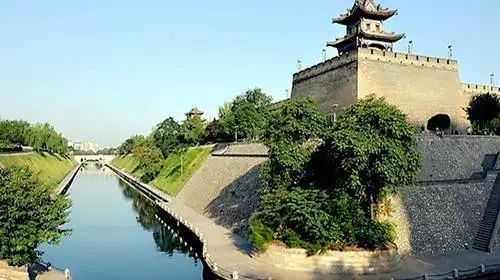一、 周末亲家游的奇怪开场