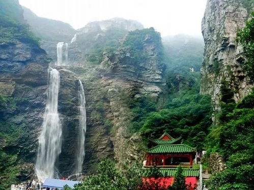 ① 三叠泉：水声像老妈子唠叨
