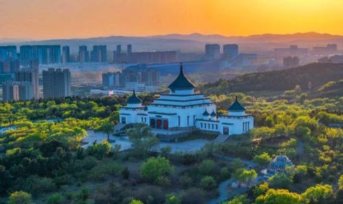 乌兰浩特旅游住宿每晚价格大约是多少？