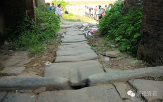 3.2 屈原纪念碑与忠洁侯庙