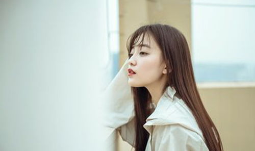 女人命中桃花运势：解读八字命理中的喜炎热爱情线索