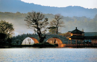 灵隐寺：烧香不如吃素斋