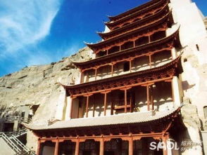 塔尔寺：金碧辉煌与人声鼎沸