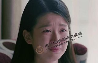 深厚夜， 镜子里的脸，不属于我。
