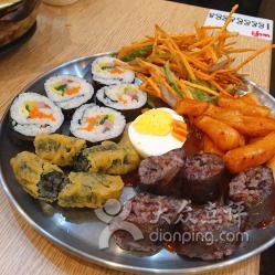 二、  万达广场：一个集美食与娱乐活动于一体的天堂