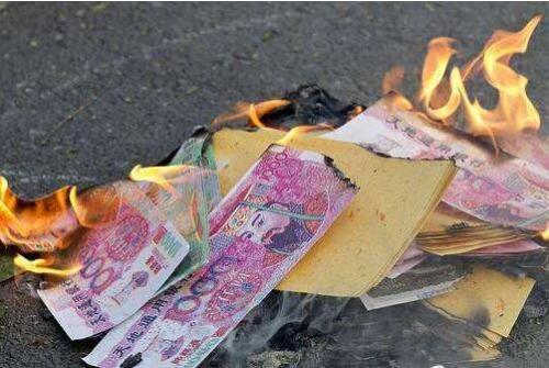 大年三十烧纸钱：传统习俗，祈福安康