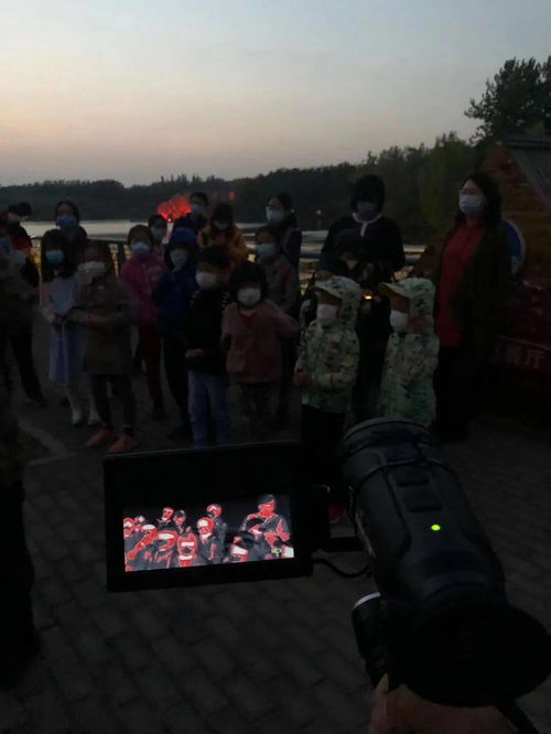 爱国少年夜探鬼屋