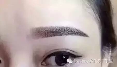 惊人的脱落现象：别小堪掉几根眉毛