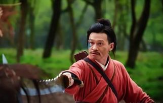 《射雕英雄传》中裘千丈是何许人也，他的武功和背景有何特点？