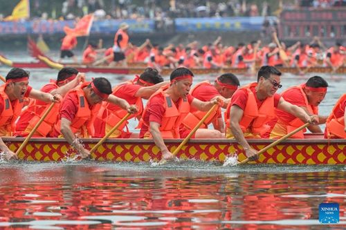 端午龙舟竞渡成爆款，传统民俗焕新颜，全民狂欢共赏赛！