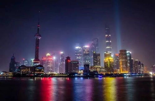 外滩附近：感受历史持续发展与现代化的碰撞
