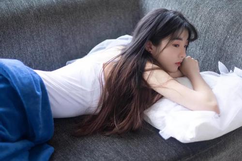 今日五行穿衣指南，妹妹应该穿什么颜色的衣服？