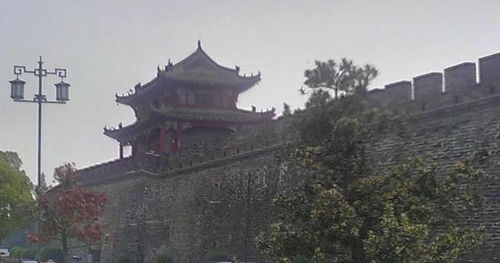 2. 襄阳城墙