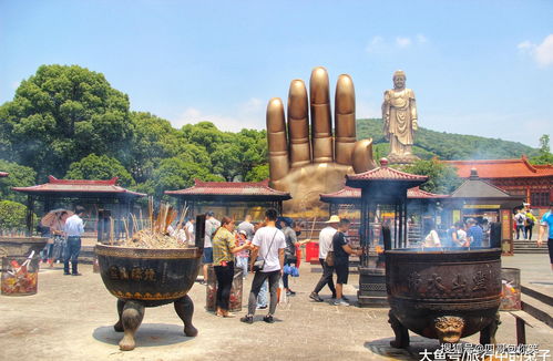 六、 乐山大佛：巨石雕刻版的大福娃