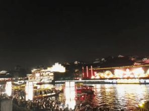 秦淮区：夫子庙和鸭血粉丝的奇妙组合