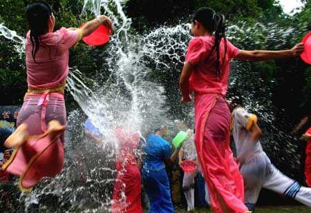 沧源傣族泼水节：千年水韵狂欢，东南亚风情盛宴