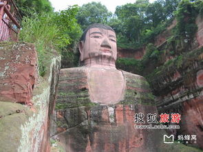 乐山大佛景区附近：人多景美， 但价格不菲