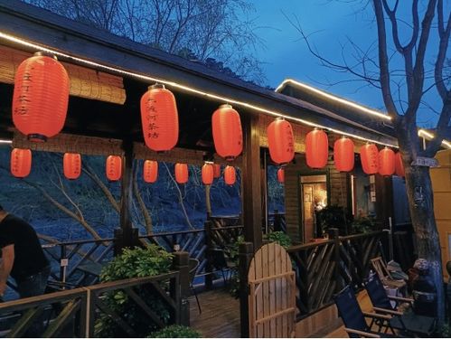 7、 周边商业：红石路步行街 VS 黑石支路夜市 = “双重人格”城市体验