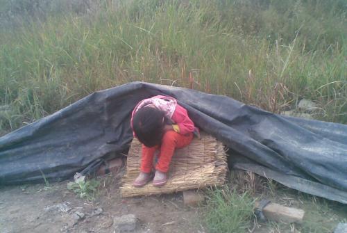 夜深人静， 古墓凄厉哭声