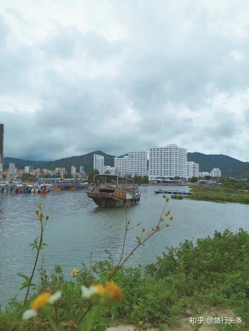 双月湾：左右两湾，各有千秋