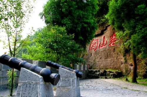 情感色彩：走进展厅时 你仿佛跨越时空，与先辈们对话；每一次触摸都让人心潮澎湃，良好似触碰到了时间段之河中的微光。