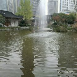 房屋后的正后方玄武——你的后脑勺！