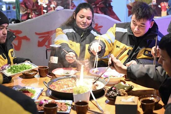 团圆饭，年味浓，春节风俗家家香