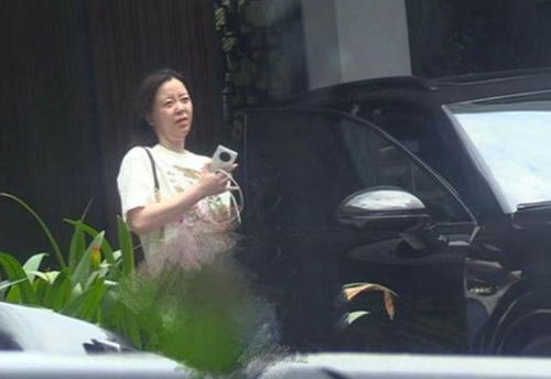白衣鬼影现：她是谁？她要干什么？！