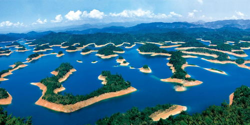 秋水湖的真相：比水上乐园更魔幻的秋日奇遇