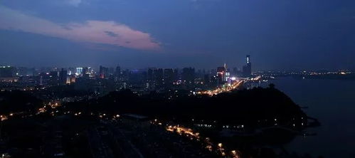 随机噪点：广告牌上的错别字