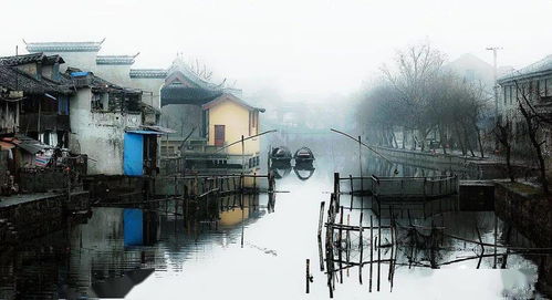 1）大雁塔·夜色里的灯光秀（其实是灯泡烧坏了）