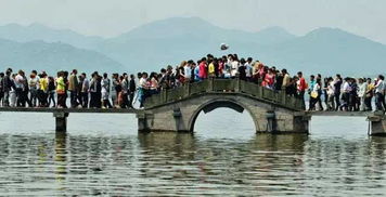 三、 门票背后的困境：人多、乱、糟