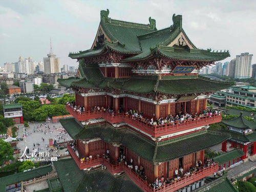 滕王阁：诗情画意的古建筑（但也要做好排队的准备）