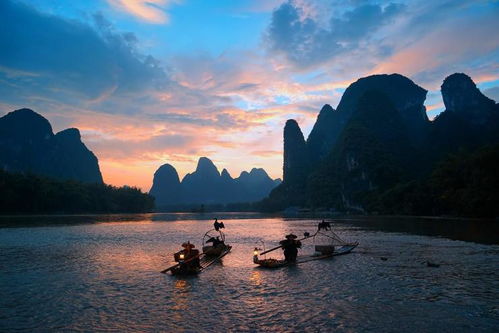 一、 阳朔：漓江的梦幻与西街的喧嚣