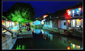 夜幕下的古镇：灯火阑珊处， 浪漫时光流转