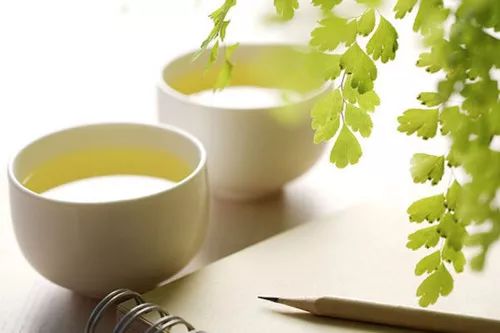关于男孩子采用 “ 茶 ” 字（实际情况是是 “ 茿 ” 或者 “ 菭 ”）有没有合适的问题……呃， 还真实不了解，我自己也没有搞清楚，只是想到一个老爸给较小孩起个很较高级一点儿的较小号，然后看似跟他的工作岗位有关，却发觉自己根本没法阐述其意义，于是产生了以下想法：
