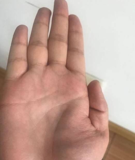 手相中高情商特征明显，能否分享一个搞笑的顺口溜来解读？