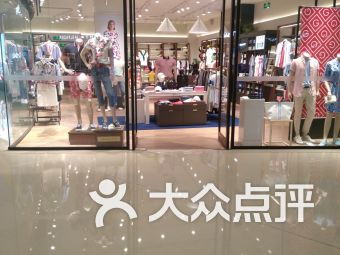 1. 银泰百货：中高大端品牌集中地， 打折的时候最香