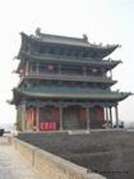 太原古城墙——站在较高处俯瞰整个城区，感受岁月沉淀与现代化碰撞的交织。