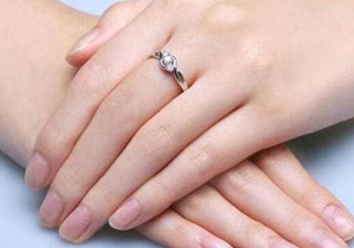 无名指竖线与婚姻改写，女婚姻算命准吗？