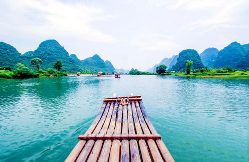 漓江竹筏：漂到怀疑人生