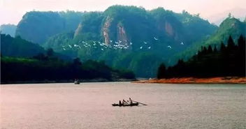 4. 水漈瀑布：白练悬空， 彩虹飞架