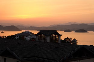 山峦起伏碧水环绕仿佛一幅泼墨山水画让人流连忘返